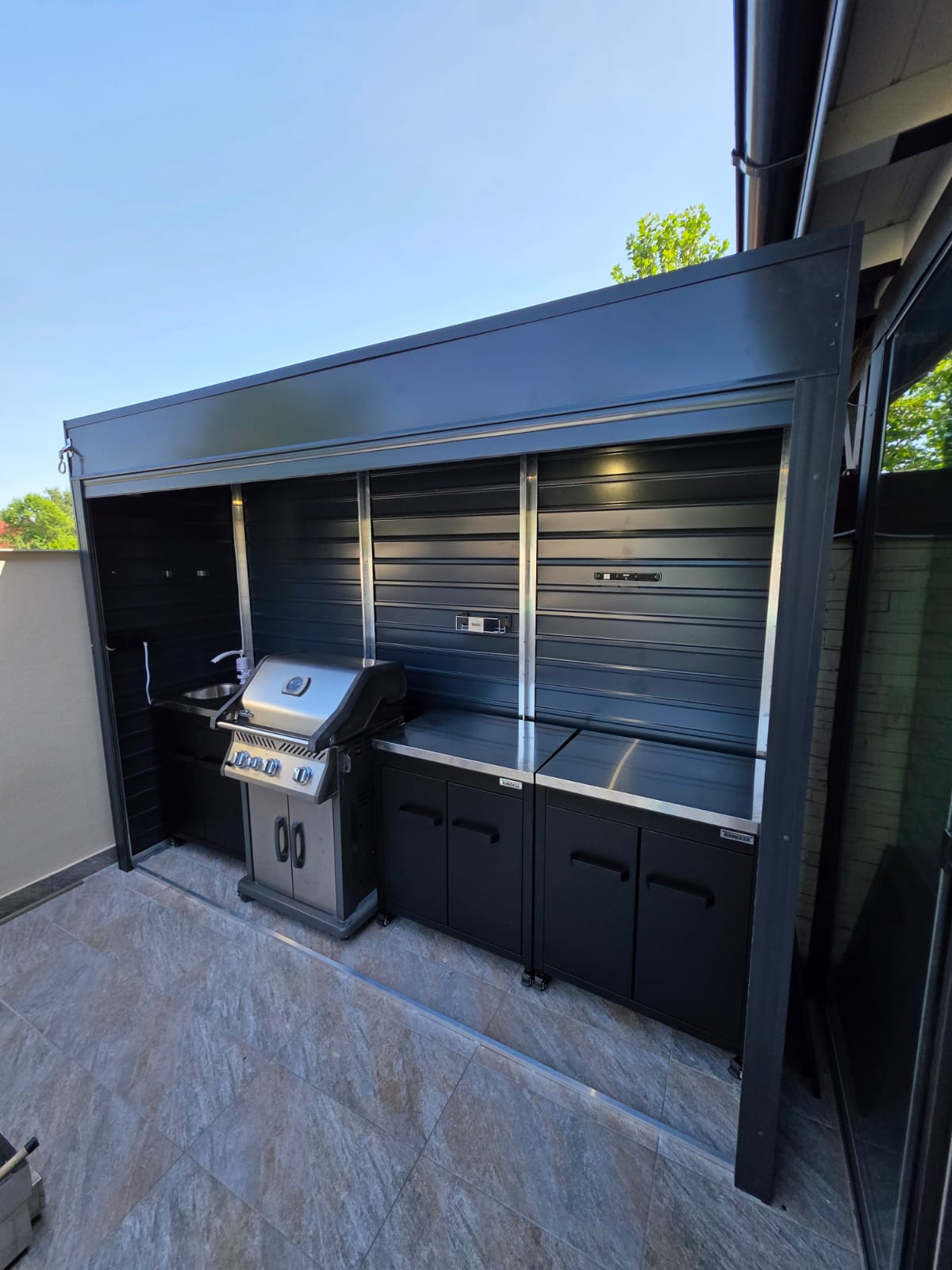 Barbeque Box montat in curte - poza reala